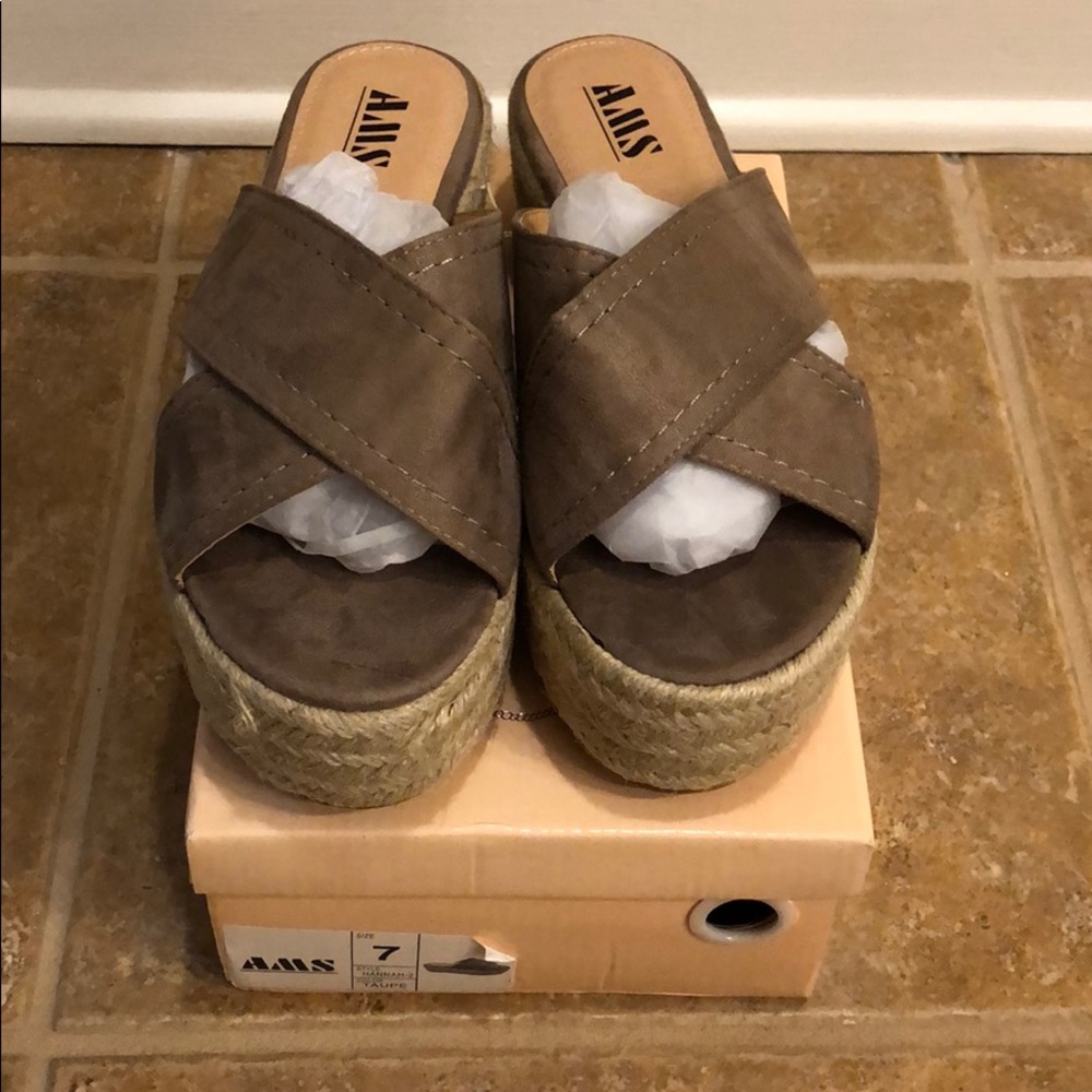 NEW in box taupe AMS slip on platform sandal